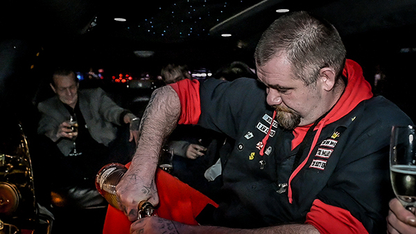 vi skal ha champagne nu vi er ude og køre limisone - BLODENSE RECS